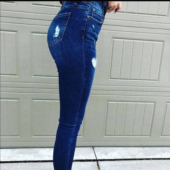 Distressed high rise jeans - Picture 3 of 4
